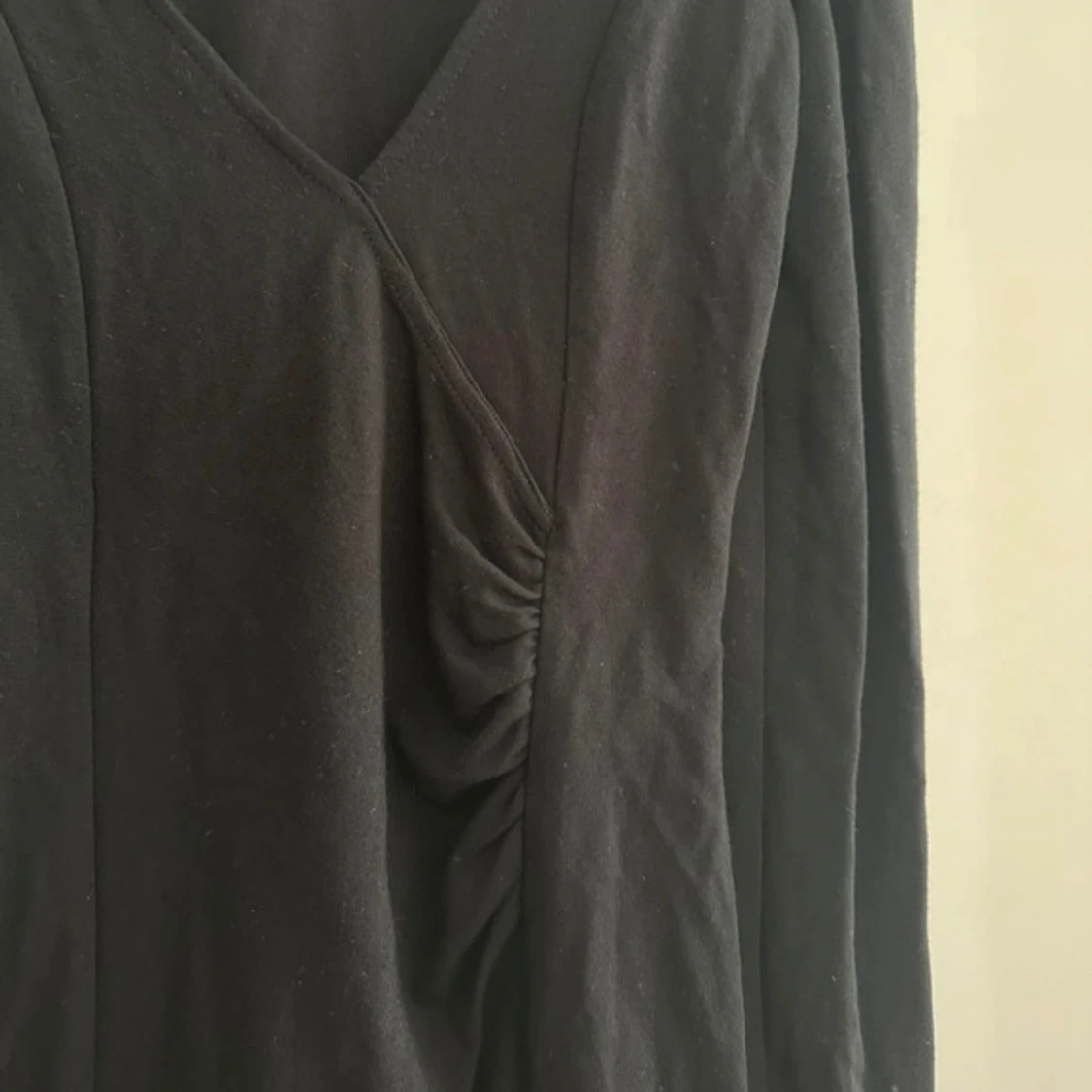 Svart långärmad klänning - 1