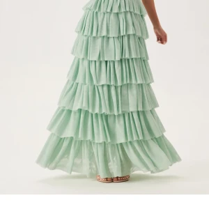 SÖKES! Storlek 40  - Söker denna I Storlek 40. Måste vara grön. 