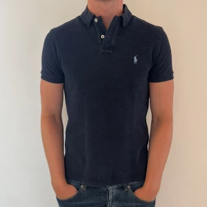 Ralph Lauren Pike - - Condition: 9/10 - Color: Navy blue  - Size: S - Retail price: 1749 SEK