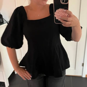 Vila topp  - Superfin topp från Vila, köpt från vinted men är aldrig använd av mig. Superbra skick 