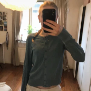 Blå kofta med knappar - fin kofta