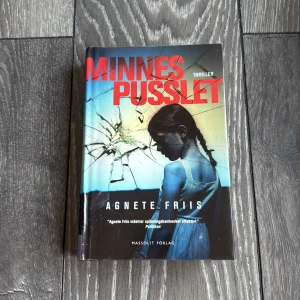 Minnespusslet - En spännande thriller om Ella, en ung tjej med ett tufft förflutet. När hon tvingas konfrontera sina minnen och sanningen om sitt liv, förändras allt. Perfekt för dig som gillar gripande berättelser och nervkittlande mysterier.