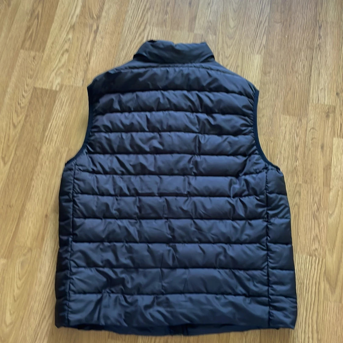 Svart dunväst från H&M, storlek M - 2