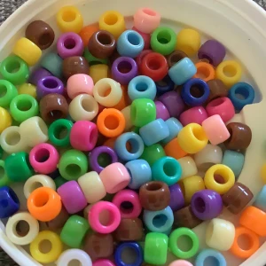 Custom Kandi! - Priset beror på vad för kandi men under 20, priset kan diskuteras och du får med lite extra! Kontakta innan köp.    Sry för dåliga bilder lol!