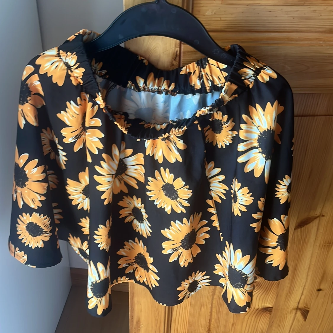 Blommig kjol från SHEIN med solrosor - 1