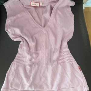 Superfin Y2k topp - Superfin figurnära! Storlek S, liten fläck se bild 2 som knappt syns