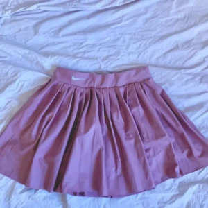 Kjol - Rosa kjol från Nike med shorts inbyggda. Kom gärna med prisförslag ❤️