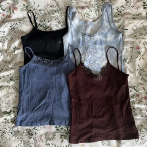 4 pack med unika linnen - 4 linnen i storlek xs/s. Vintage från tidigt 2000 tal🌟