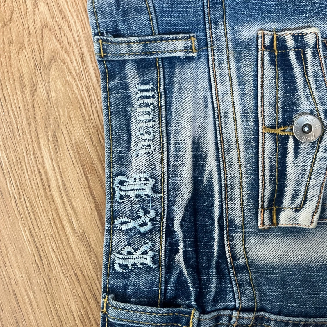 Jeanskjol med nitar från K&B Denim - 4