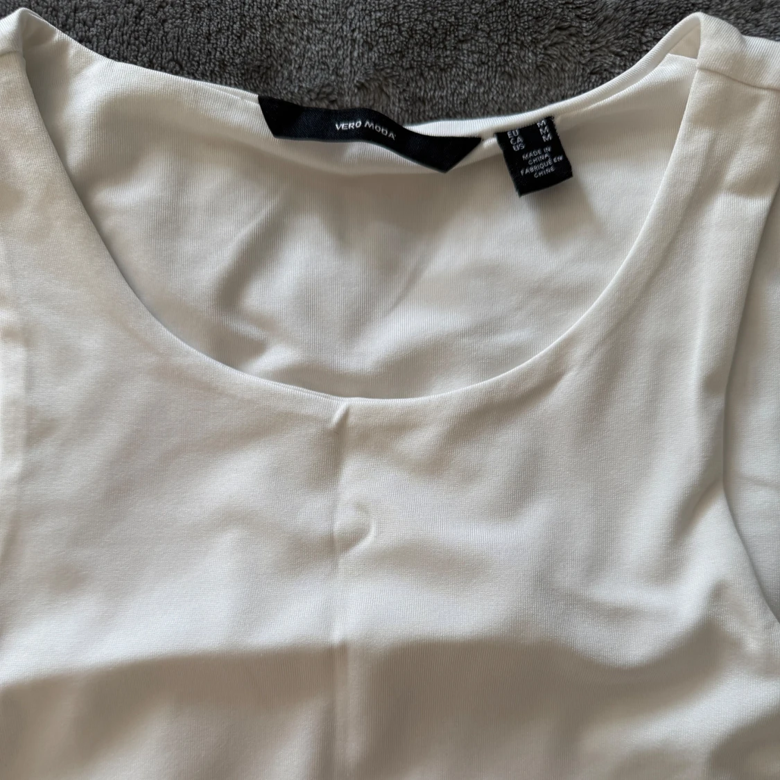 Vero Moda vit topp, storlek S. Nyskick - 2