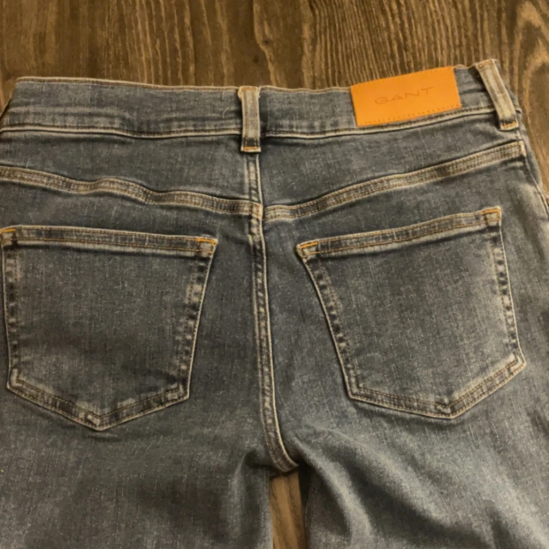 Bootcut jeans i mellanblå denim GANT - 1