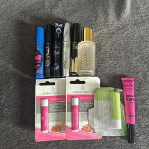 Ett kit -  Alla produkter är nya, förutom Den rosa från lyx har använt den var två gånger Och mascarorna det finns de som är nya och de är som bara provade och Ida var har jag använt som man kan se på bilden man kan köpa separat om man vill