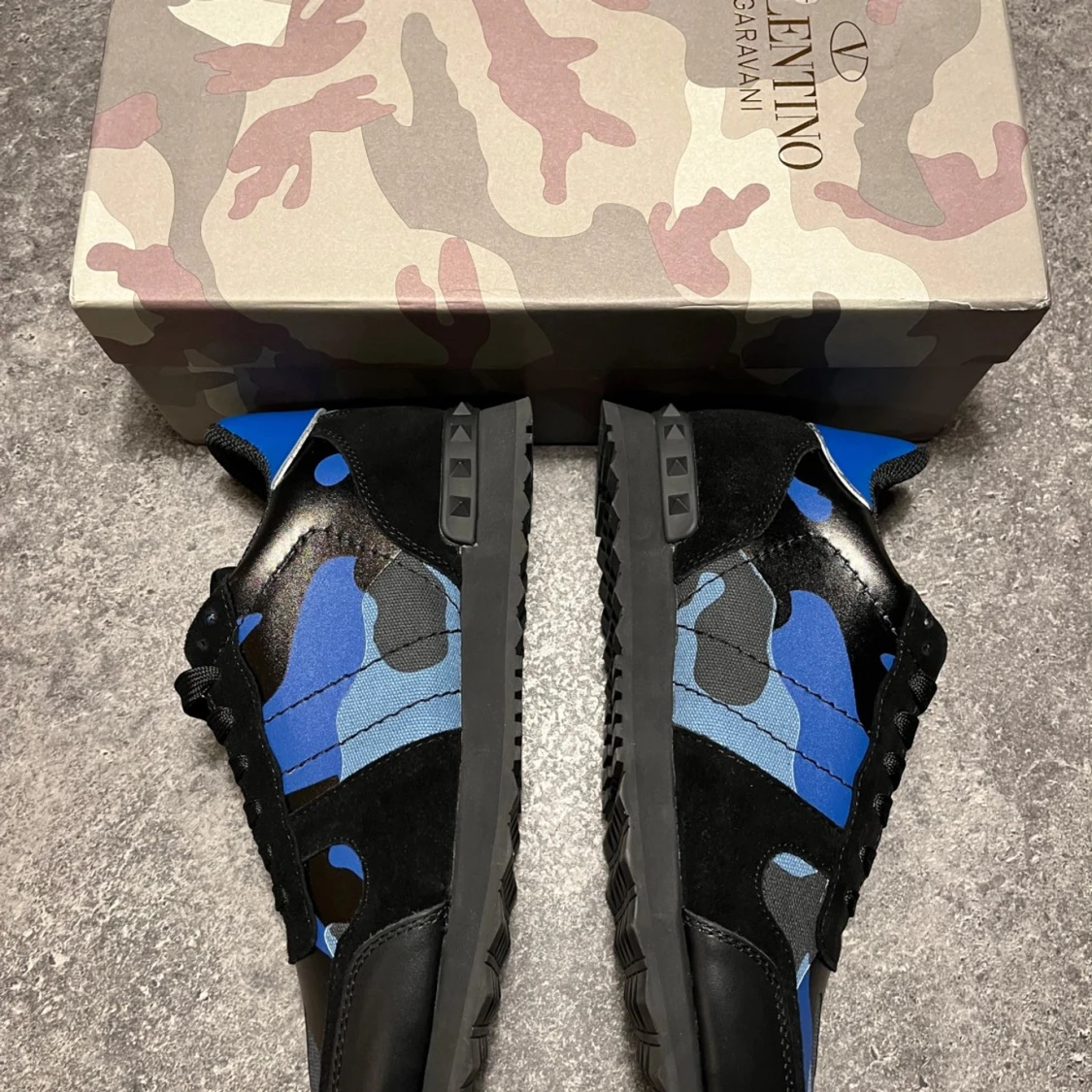 Valentino Rockrunner sneakers i blått och svart - 3