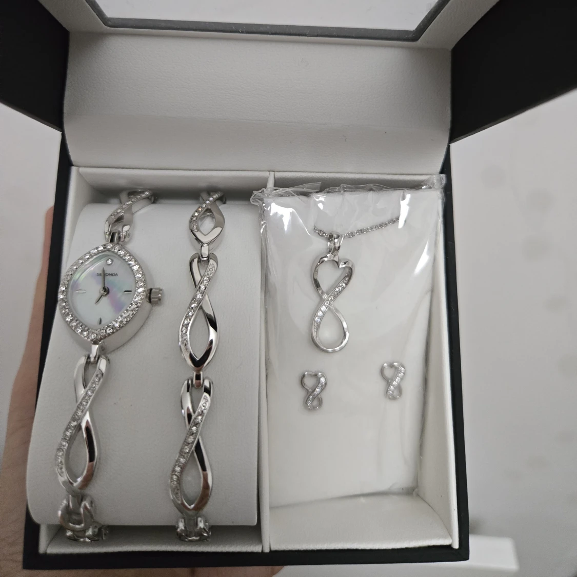 Sekonda smyckeset i silver med stenar - 1