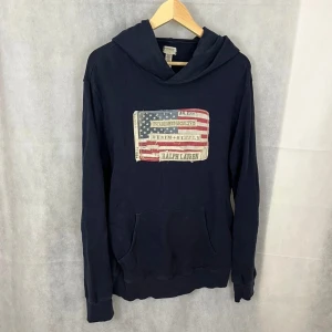 Ralph lauren hoodie  - Ralph lauren hoodie i toppskick! Den är L men passar som M