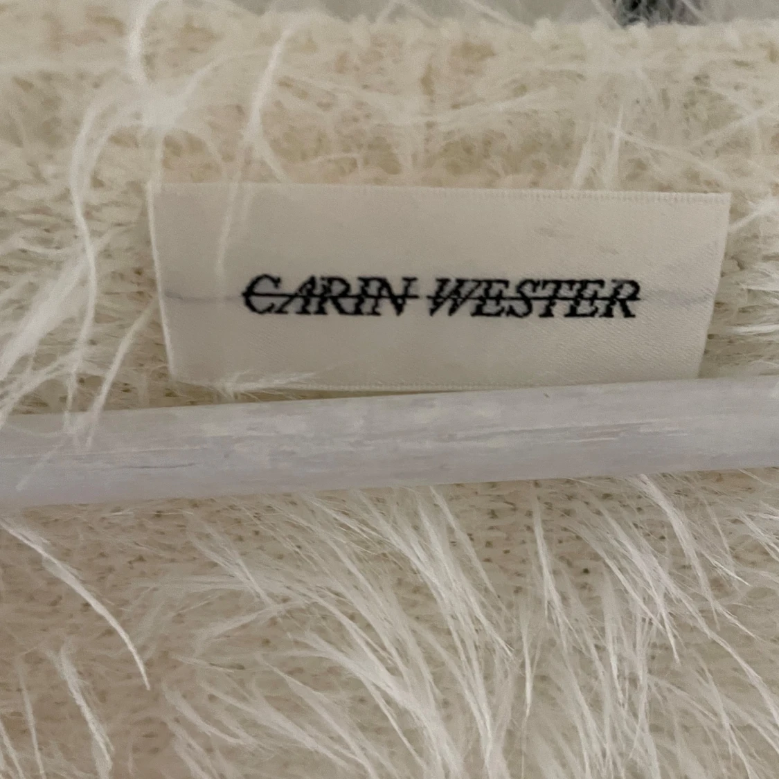 Vit fluffig kofta från Carin Wester - 2