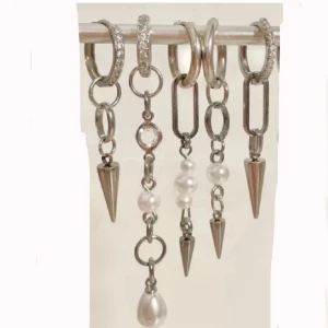 Örhängen  - Örhängen paketpris💓💓💓 få alla örhängen på bilden alltså 5 st för 200 kr, originalpris 320 kr. Först i kvarn