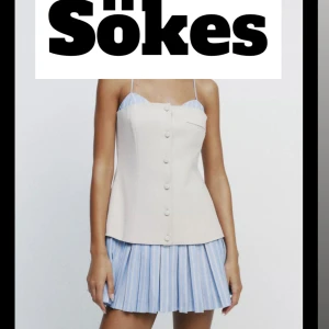 Kortklänning med knappar och plisserad kjol - Söker denna klänningen från zara i strl M-L!!!!