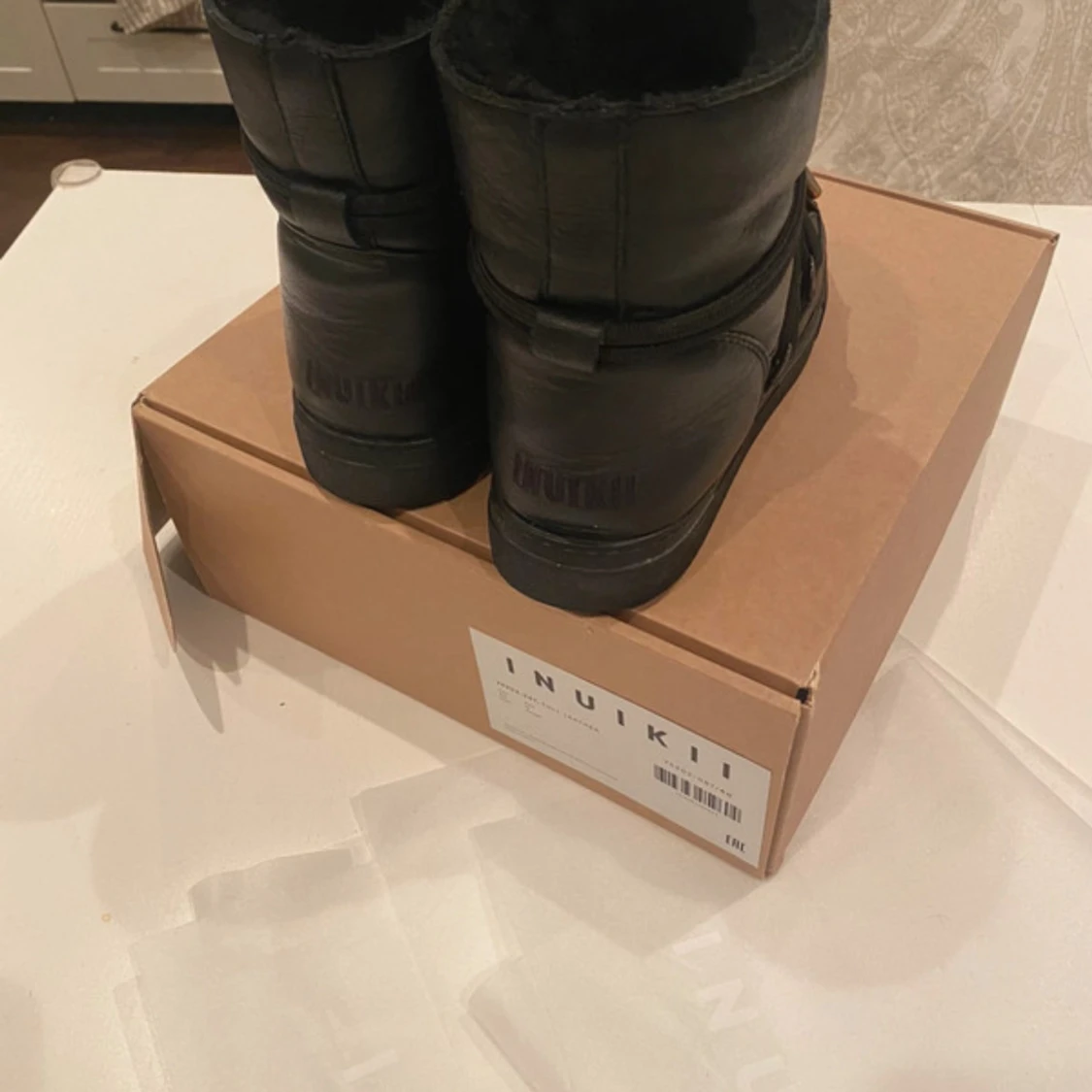 Svarta Inuikii skor  - 3