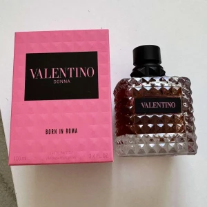 Valentino, Donna - Helt ny, kan sänka pris vid snabb affär, 1200 kr ny online. 