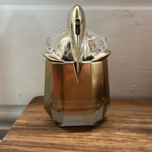 Alien  Mugler godess  - 30ml, se bild två för mängd kvar, nypris 995kr