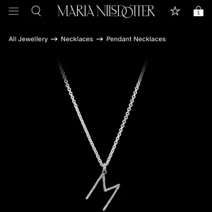 Silverhalsband med E-berlock Maria Nilsdotter - Intresskoll på mitt E halsband från Maria Nilsdotter, VILL HELST BYTA MOT ETT ANNAT SMYCKE FRÅN MARIA NILSDOTTER, KAN SAMT BETALA LITE OM DET KOSTAR MER ÄN MITT💞