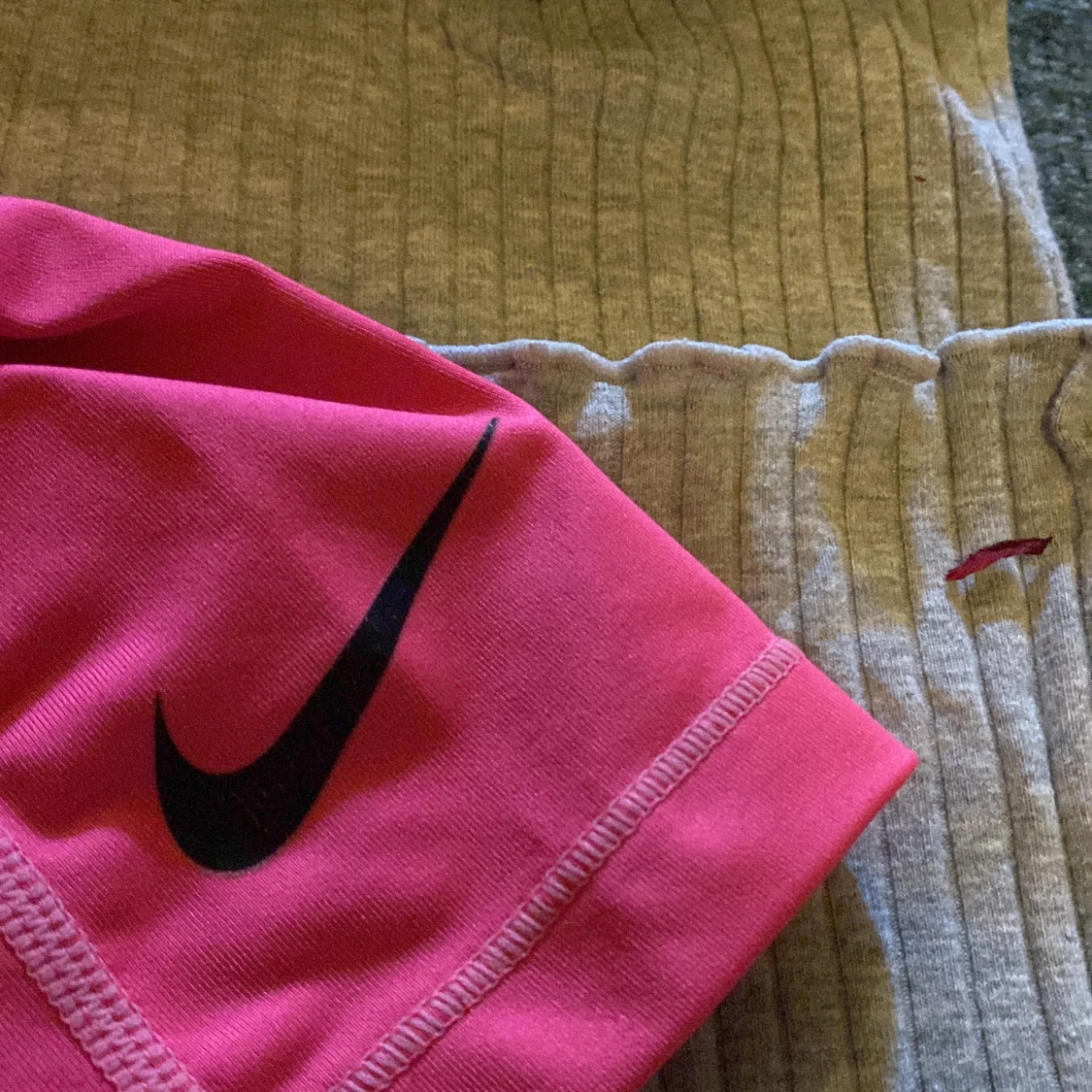 Nike Pro rosa träningsshorts, mjukbyckor Kappahl och träningsbyxor SOC - 3
