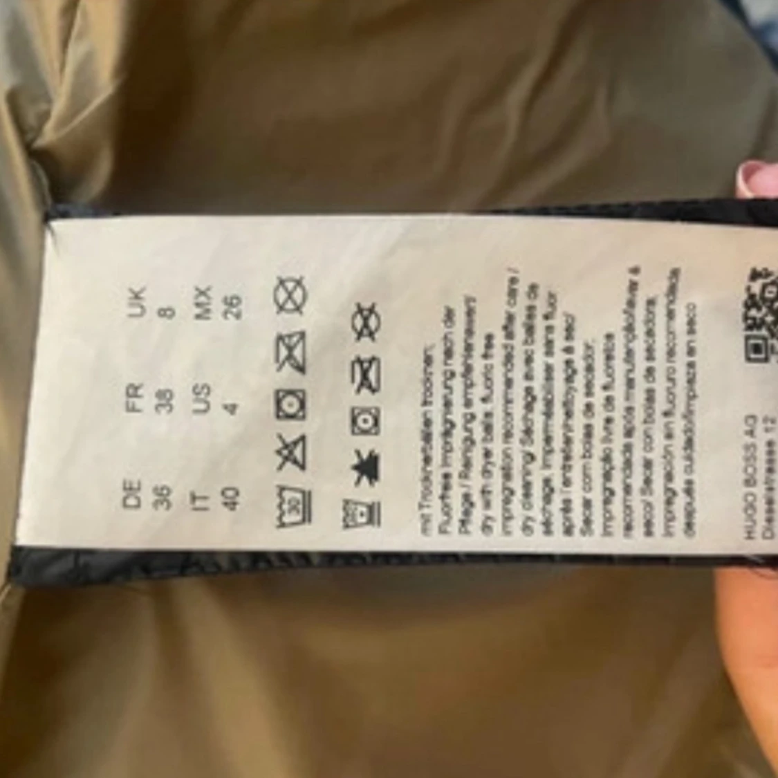 Svart dunjacka från BOSS med huva - 2