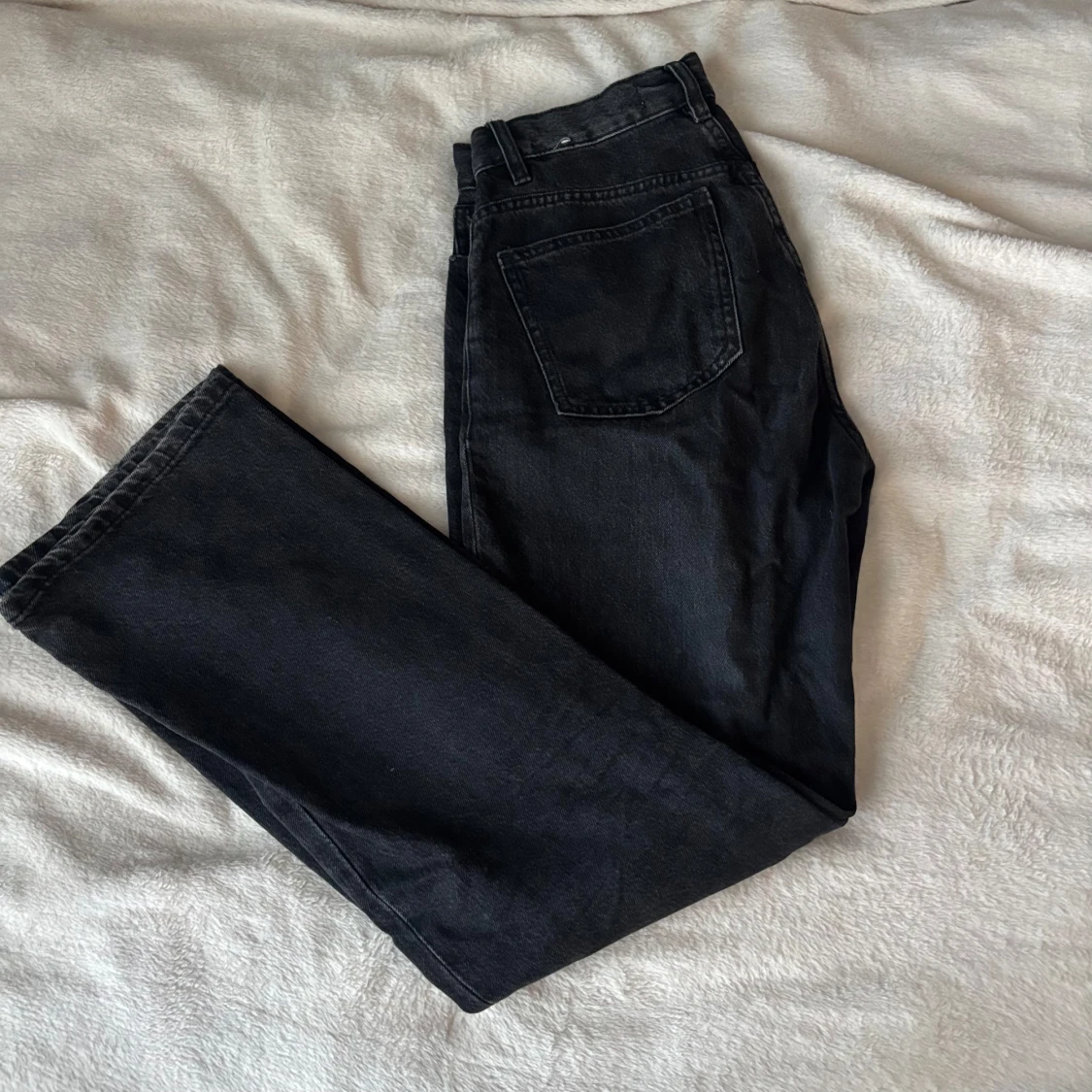Svarta raka jeans från Mango - 1