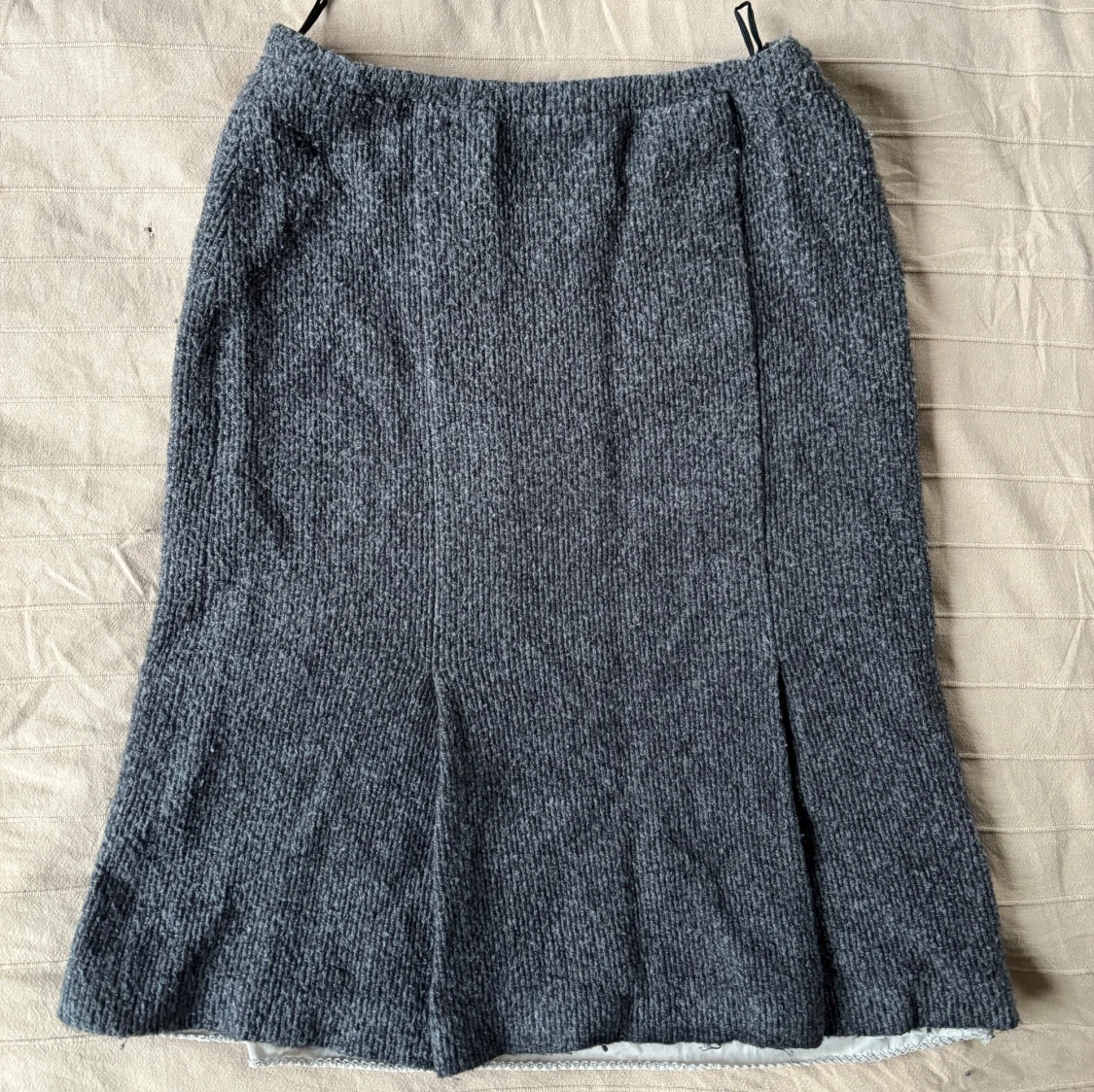 Grå stickad långkjol