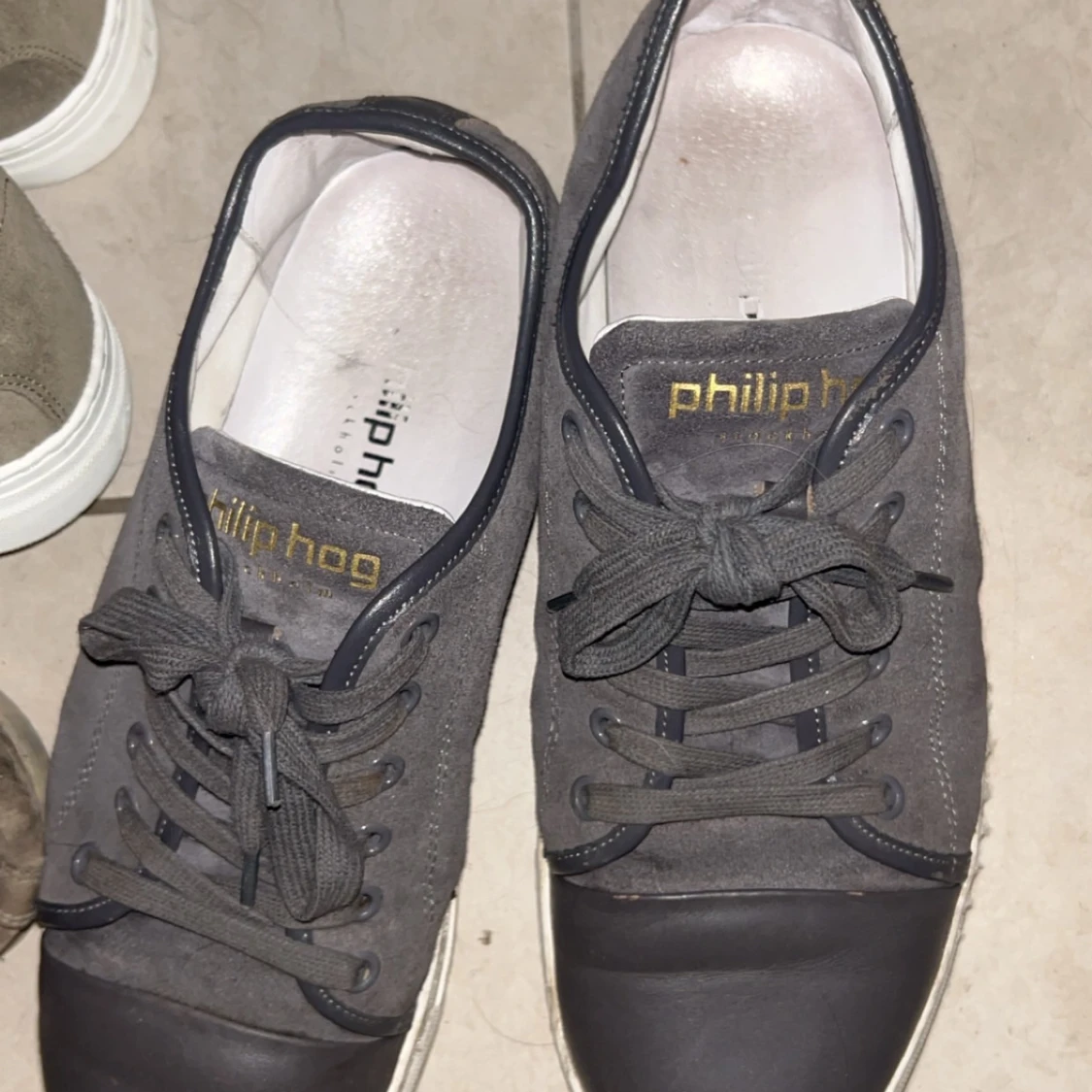 Grå sneakers från Philip Hog mocka - 2