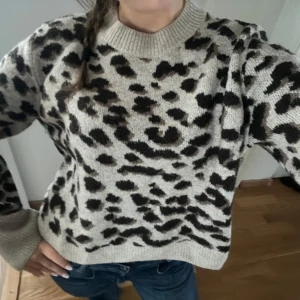  leopardmönstrad stickad tröja - Gosig o tjock perfekt inför hösten❤️ priser kan diskuteras
