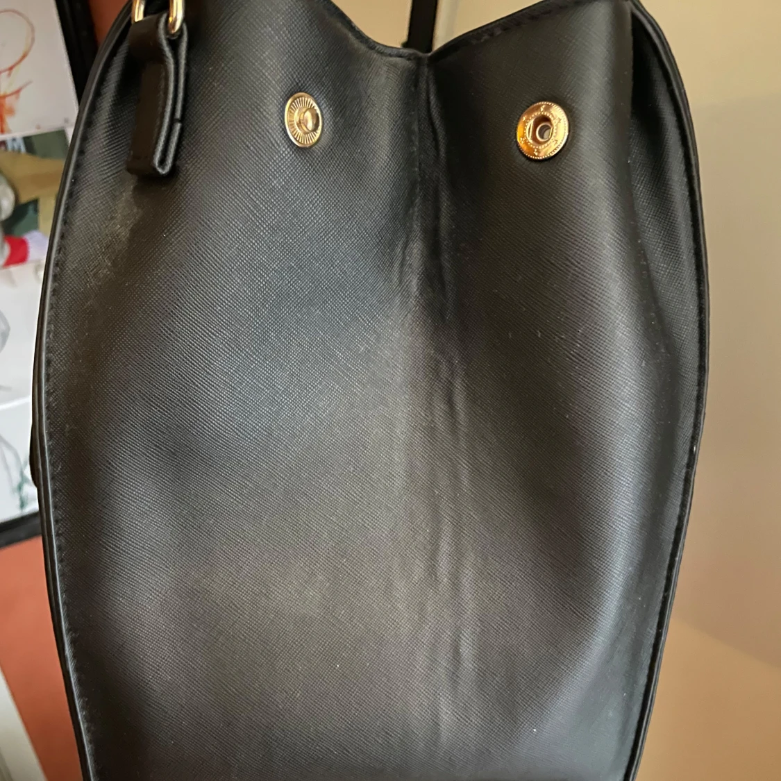 Svart axelväska i skinnimitation - 2