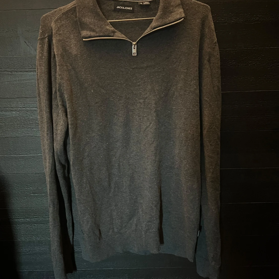 Mörkgrå half zip (Jack & Jones)