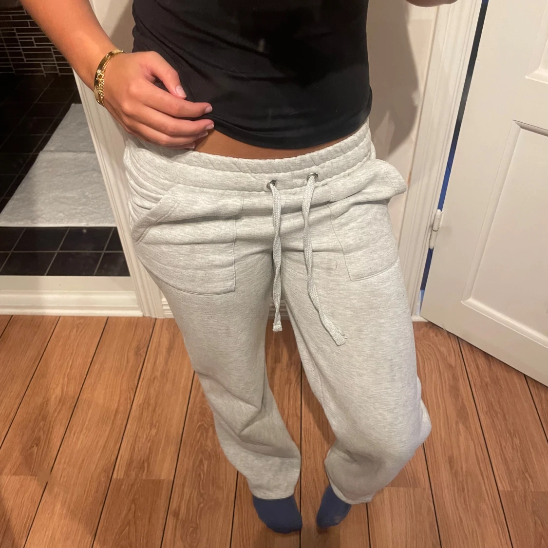 Grå mjukisbyxor med snörning från lager 157
