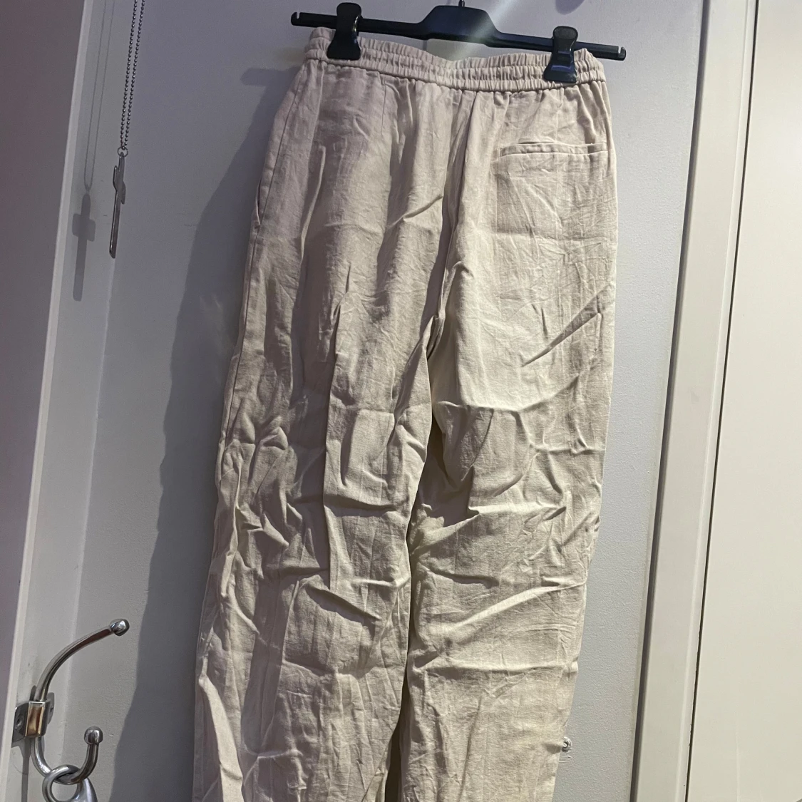 Beige linnebyxor med resårmidja - 1