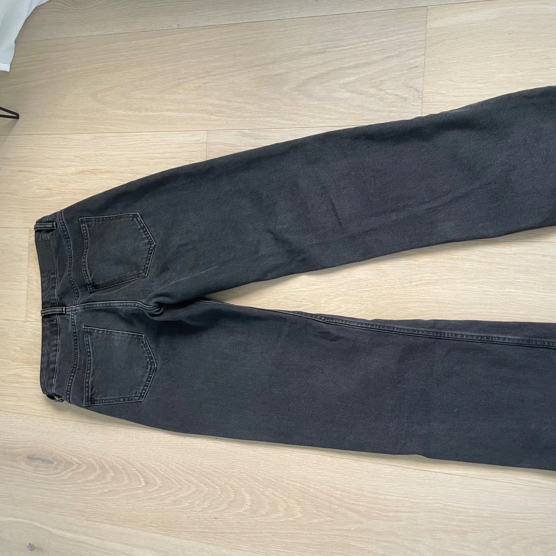 Svarta low rider jeans från 157, S - 1