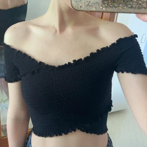 Pimkie topp - Gullig och bra skick! Vet ej storlek men gissar xs-s, stretchig. Skriv om ni också vill köpa annat på min sida så kan ni få paketpris och slipper betala dubbelfrakt