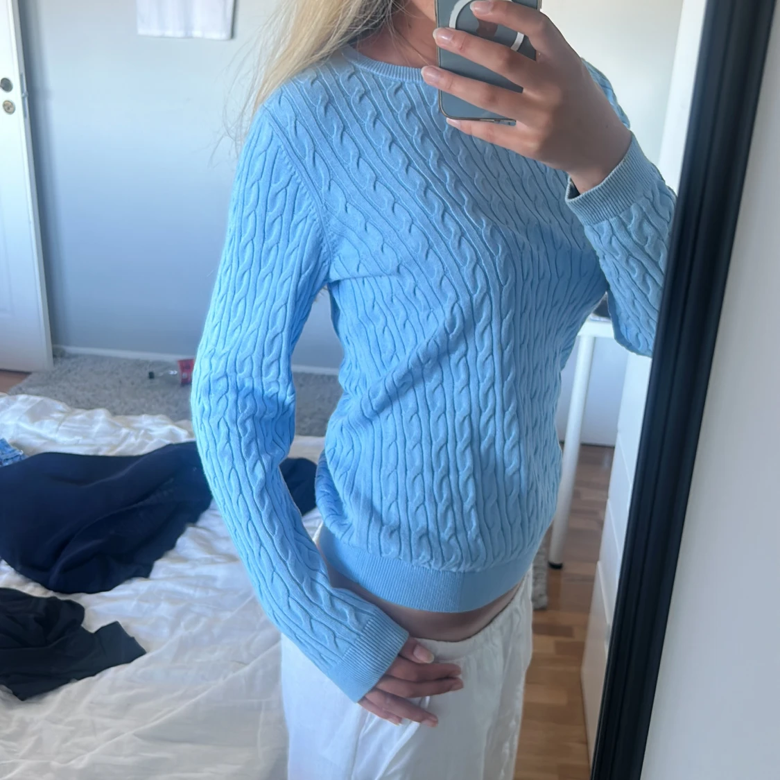 Ljusblå kabelstickad tröja - 1