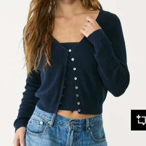 Marinblå kofta - Helt oanvänd marinblå kofta🥰