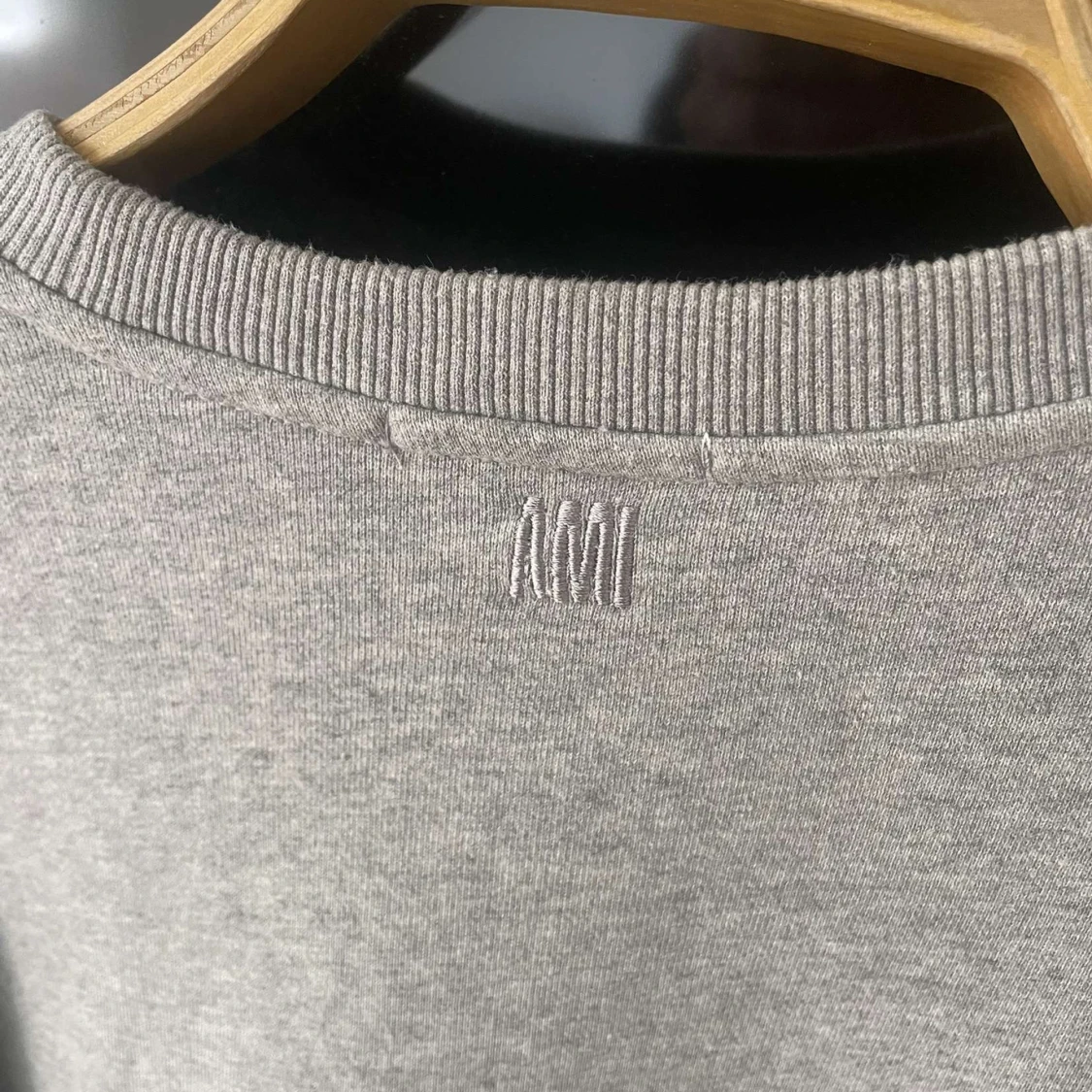 Grå sweatshirt från AMI Paris - 2