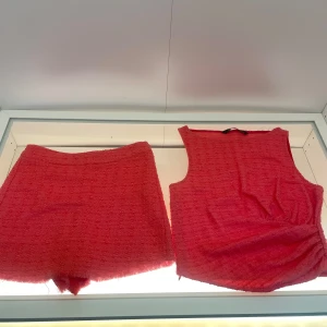 Rosa set zara - Super fint rosa set från zara, toppen storlek s & bottnen storlek xs!💘🥰