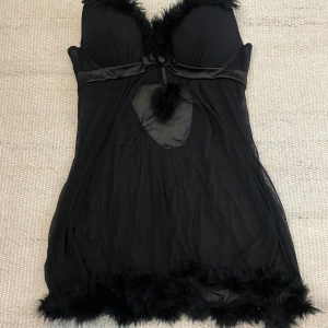 Cute fluffy dress - Size: M Length: 55cm Waist: 31cm x2 Cup:↕️15cm↔️17cm