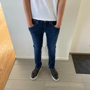 Dondup George jeans  - Säljer nu dessa Dondup George jeans, skriv för fler bilder/frågor🙌🏼