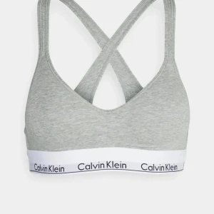 Grå bh Calvin Klein - KOM MED PRISFÖRSLAG! BH Calvin Klein storlek S