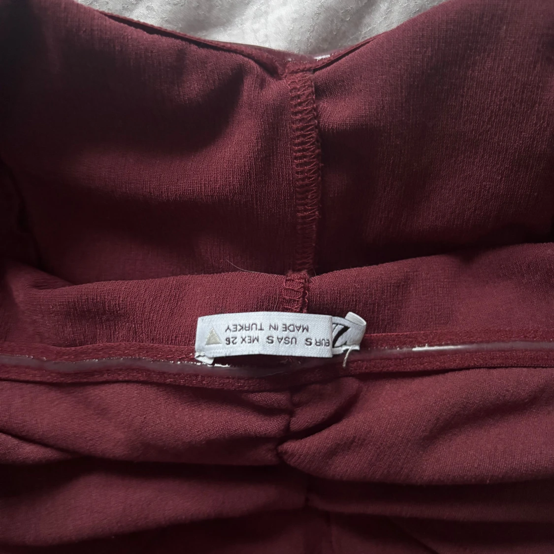 Vinröd bandeau tubtopp med volang - 2