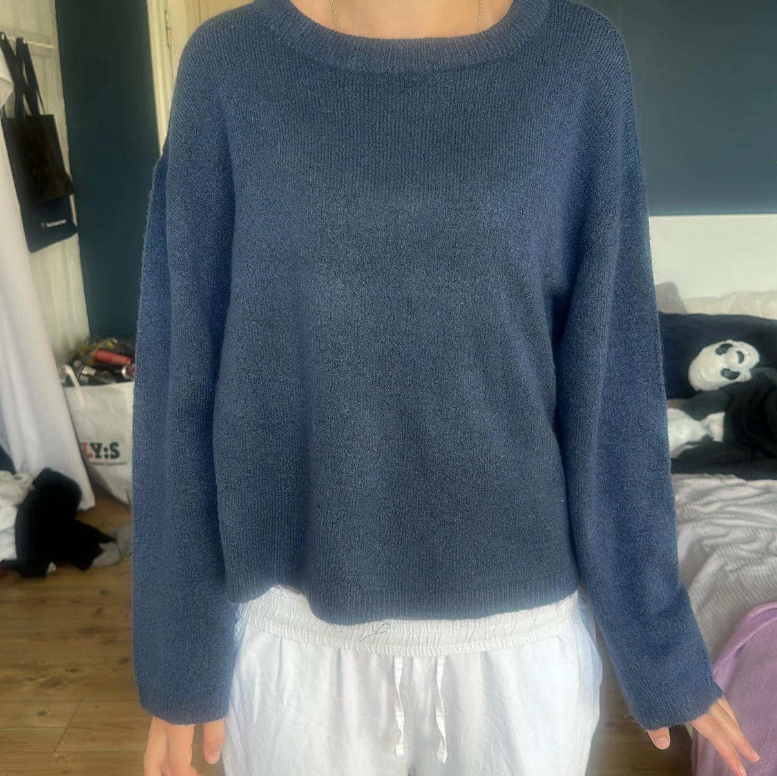Mörkblå stickad tröja  - 1