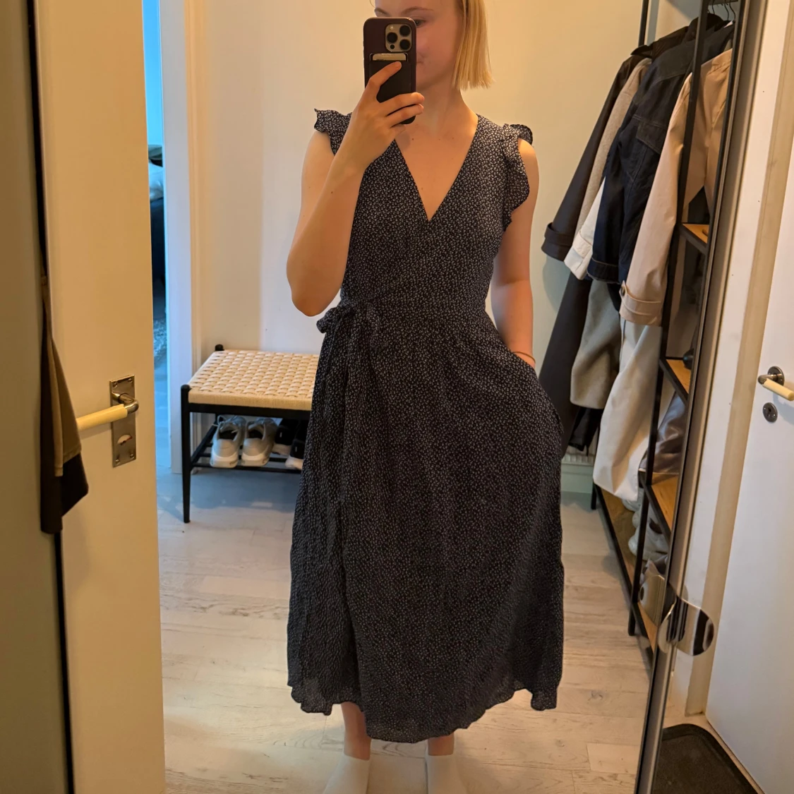 Blommig omlottklänning & Other Stories