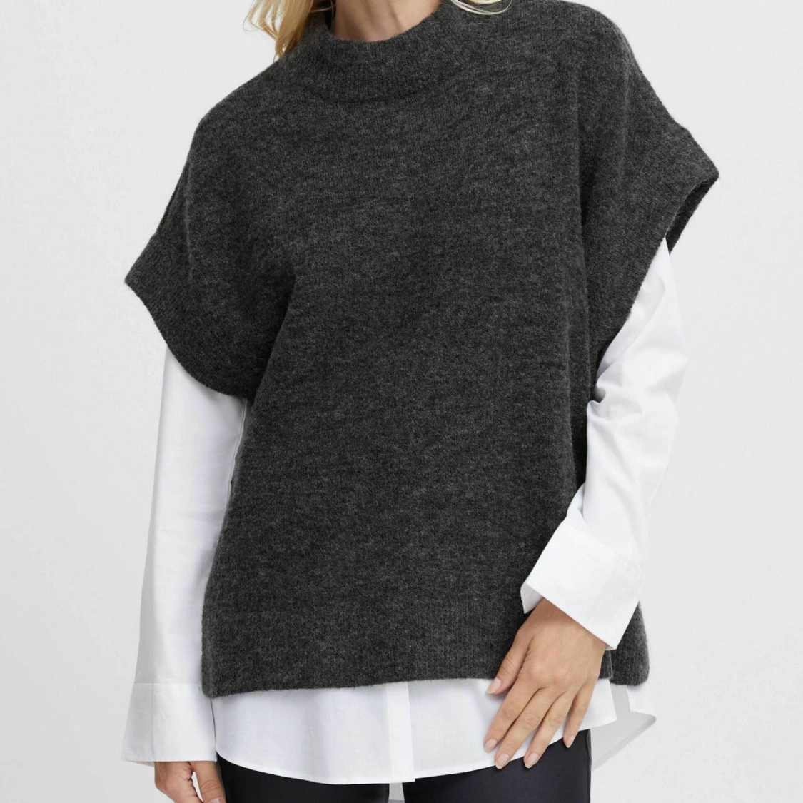 Mörkgrå stickad tröja/väst - 1