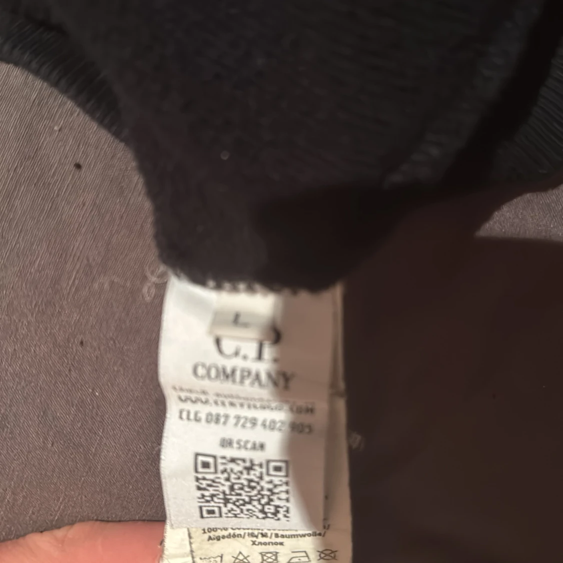 Svart hoodie från C.P. Company - 4